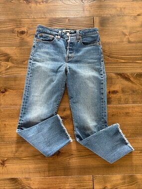 Levi’s Premium Wedgie Straight - Button fly Jeans with Raw Hem